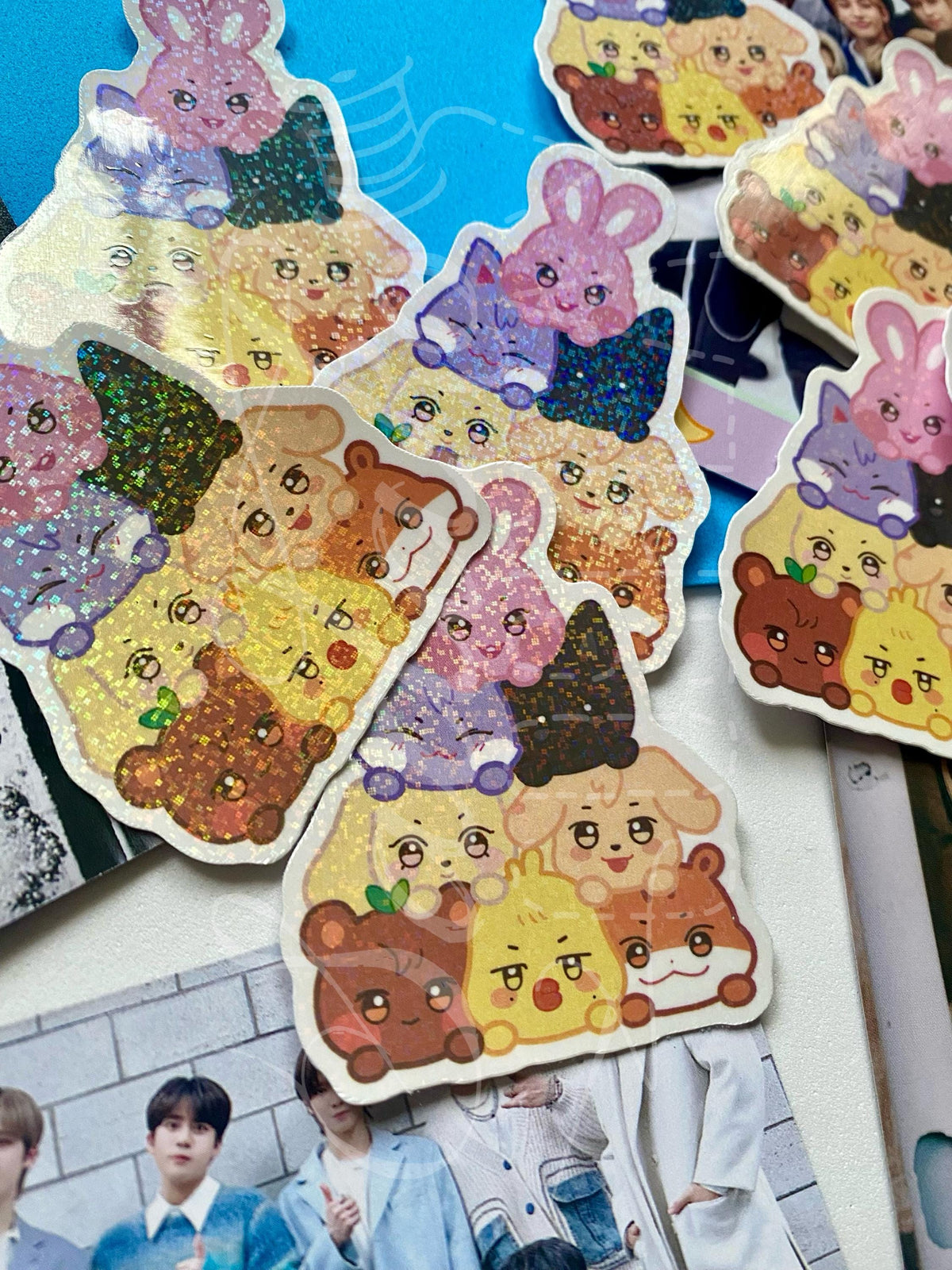 ATEEZ "Aniteez Pile" Vinyl Sticker mit Holo-Glitter-Effekt
