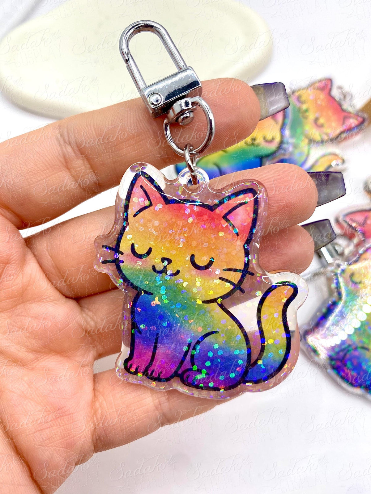 LGBTQ+ Pride Kätzchen Acrylic Keychain mit Epoxy & Holo-Glitter-Effekt