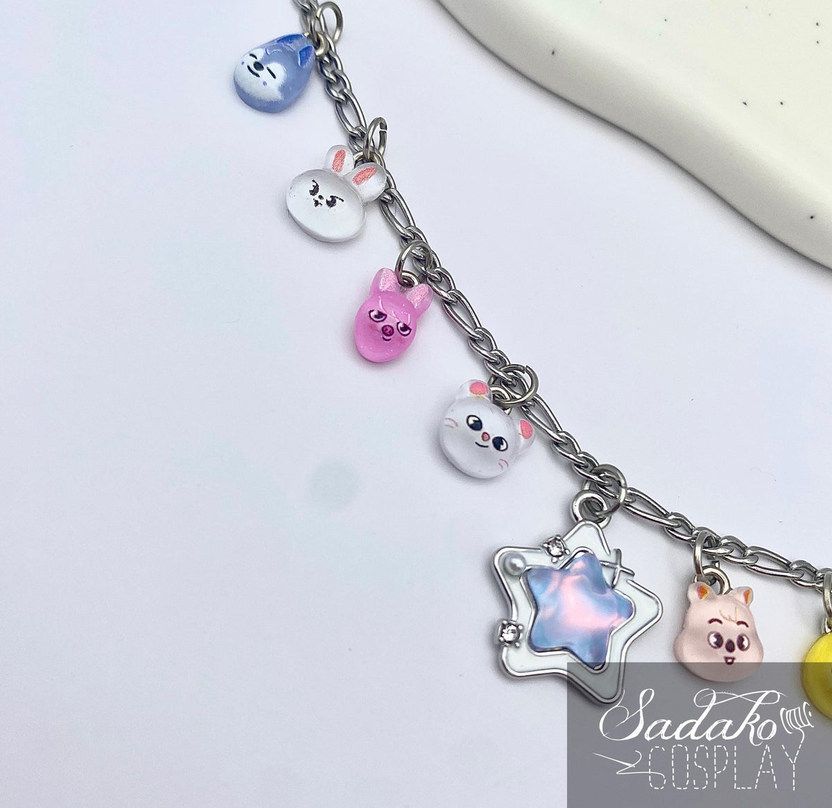 Stray Kids inspiriertes Bettelarmband mit Skzoo charms, silbern