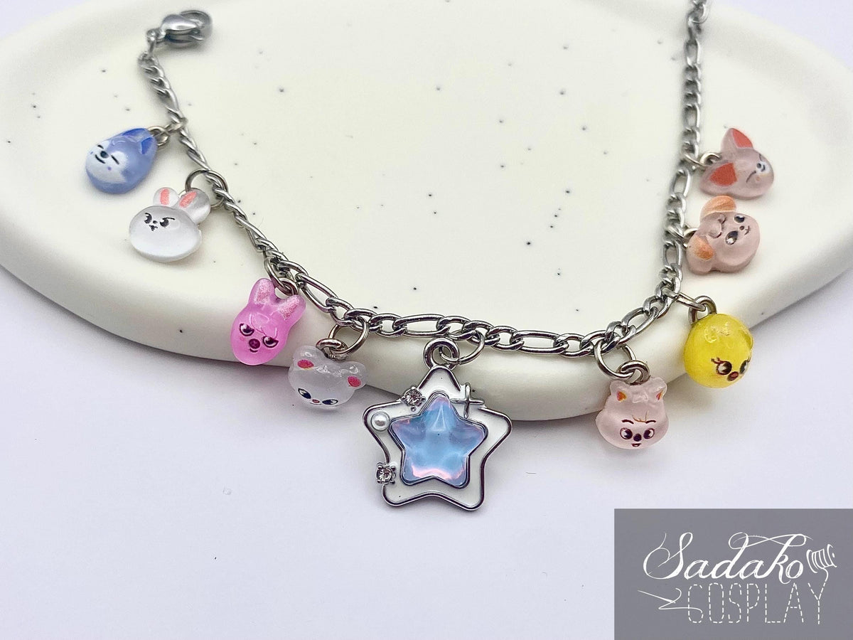 Stray Kids inspiriertes Bettelarmband mit Skzoo charms, silbern