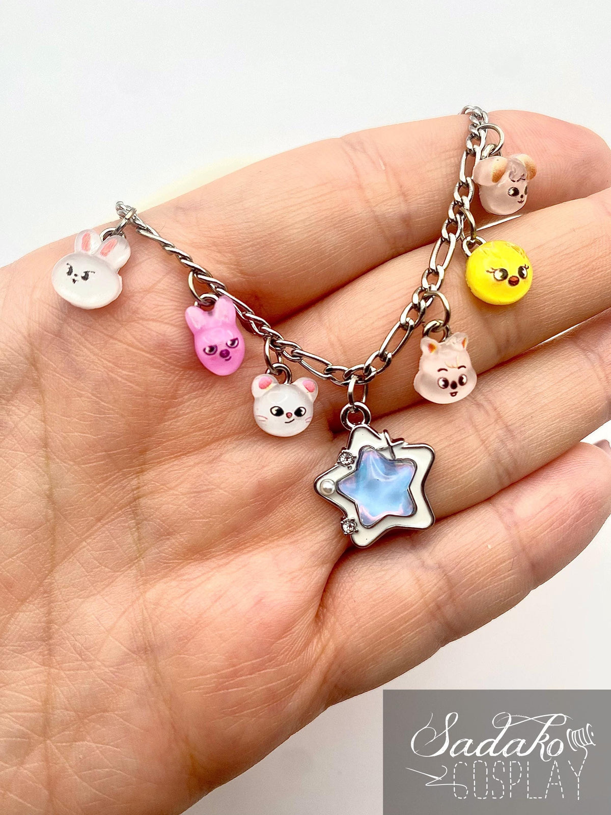 Stray Kids inspiriertes Bettelarmband mit Skzoo charms, silbern