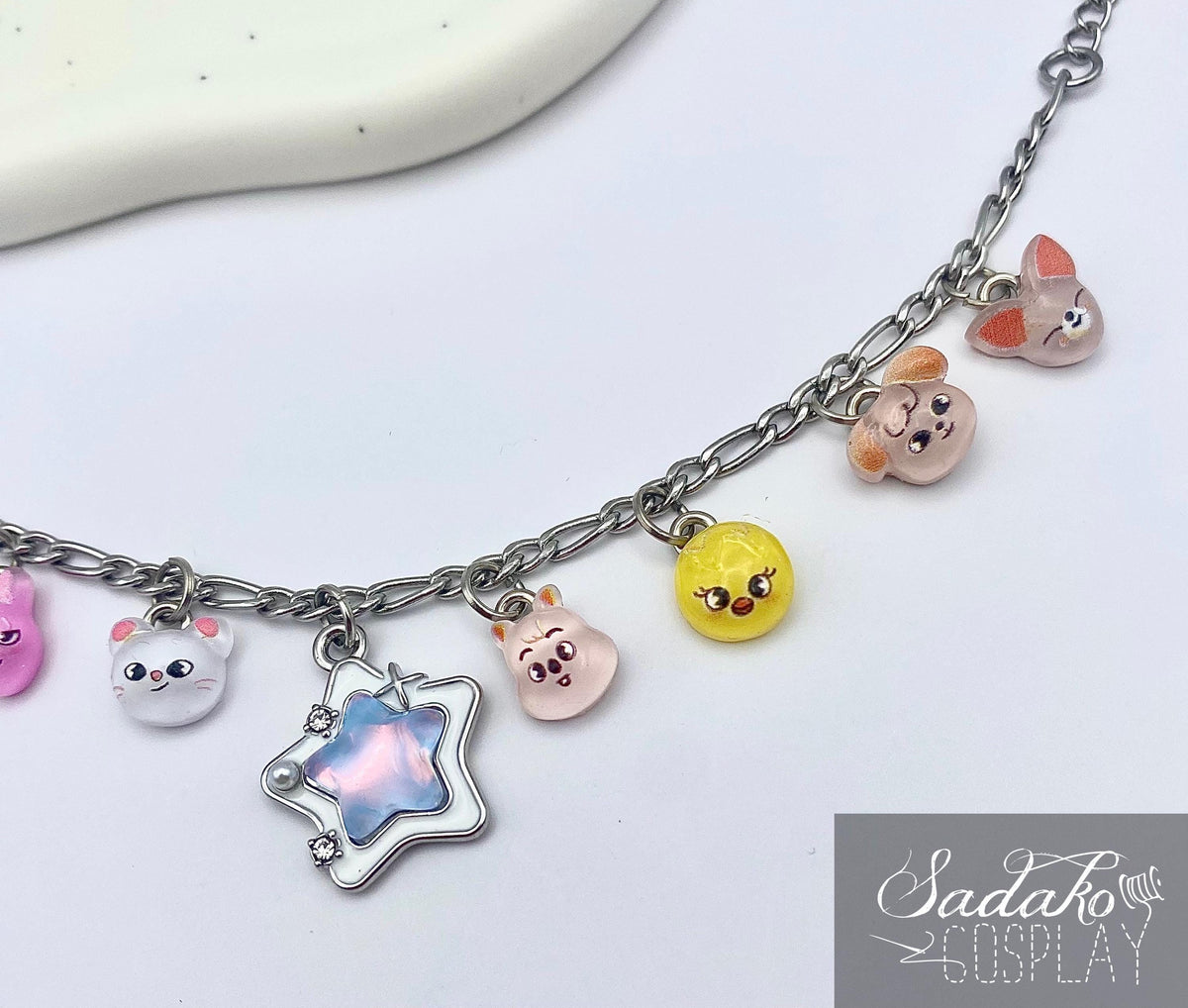 Stray Kids inspiriertes Bettelarmband mit Skzoo charms, silbern