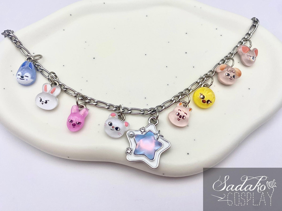 Stray Kids inspiriertes Bettelarmband mit Skzoo charms, silbern