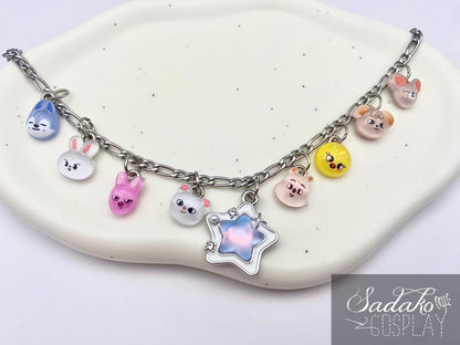 Stray Kids inspiriertes Bettelarmband mit Skzoo charms, silbern
