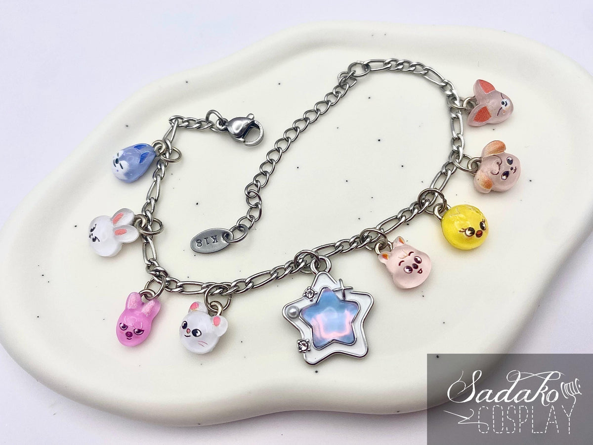 Stray Kids inspiriertes Bettelarmband mit Skzoo charms, silbern