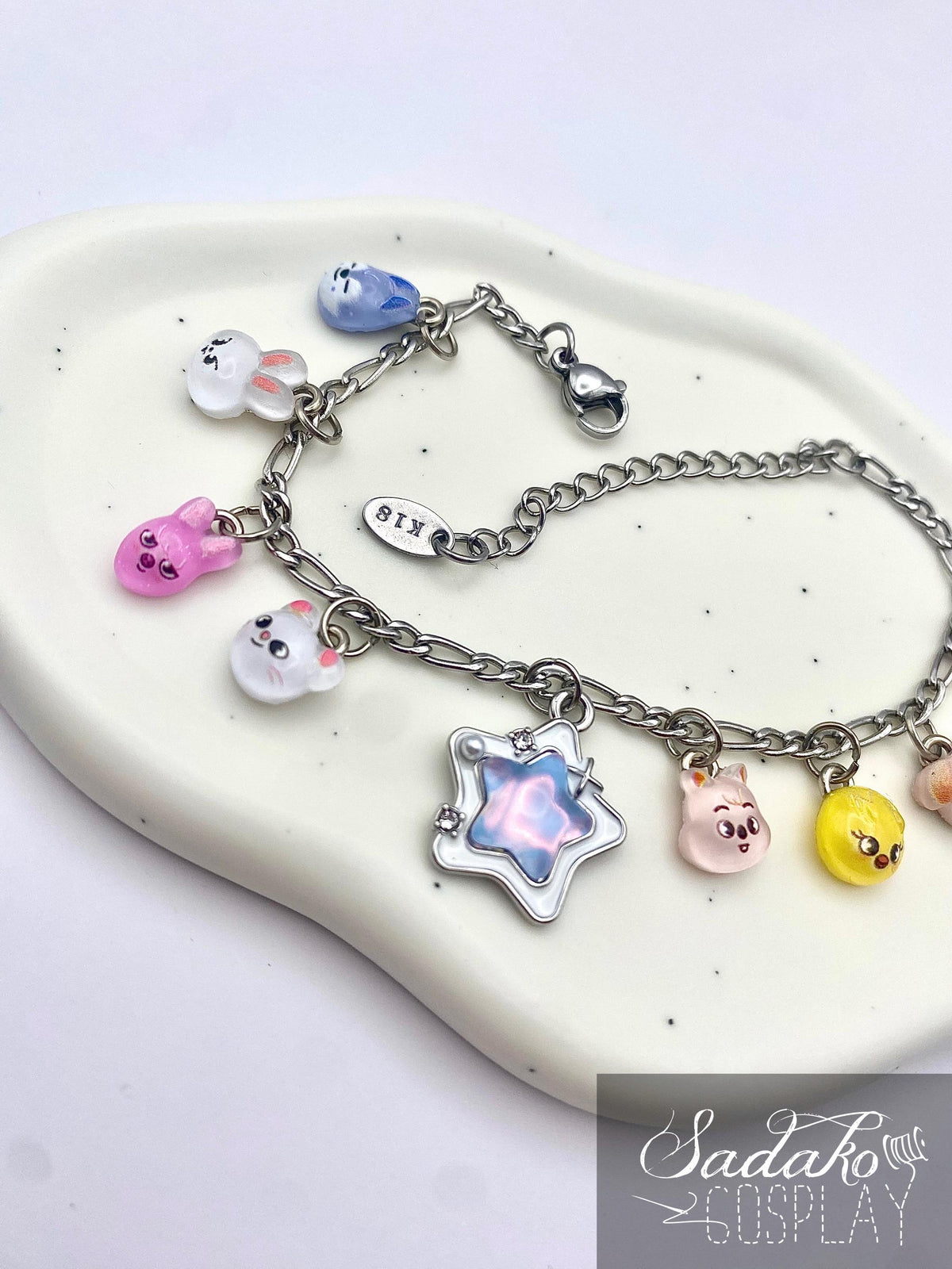 Stray Kids inspiriertes Bettelarmband mit Skzoo charms, silbern