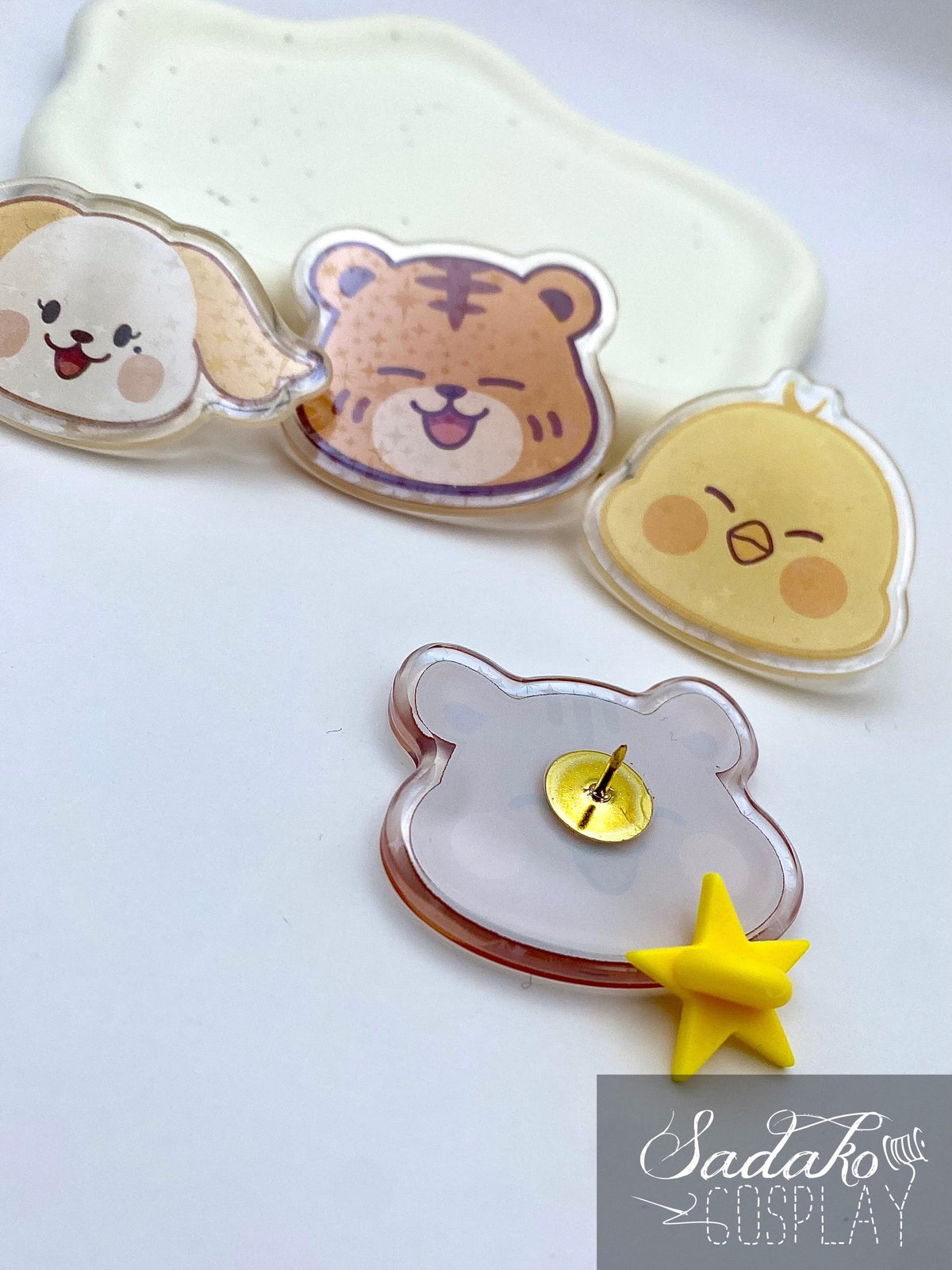 ONEUS Acrylic Pin Button, glitzernder Anstecker für TOMOON und K-Pop Fans