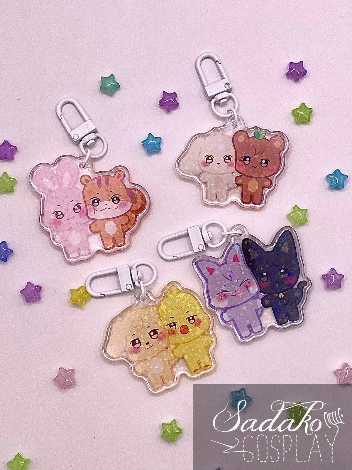 ATEEZ „Aniteez Couple“ Acrylic Keychain mit Glitzer Sternen - Seongjoong, Yungi, WooSan, JongSang