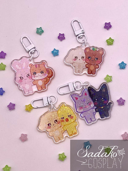 ATEEZ „Aniteez Couple“ Acrylic Keychain mit Glitzer Sternen - Seongjoong, Yungi, WooSan, JongSang