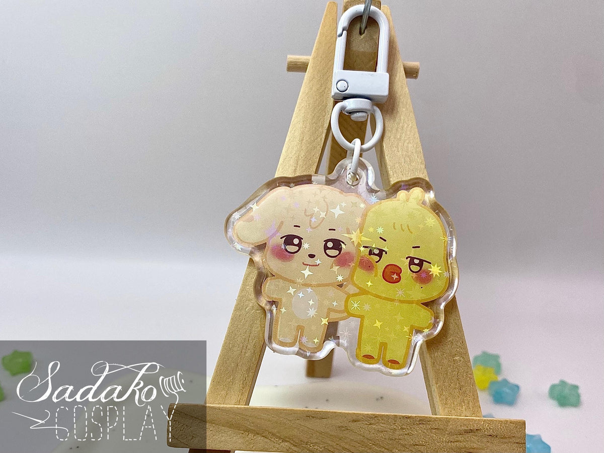 ATEEZ „Aniteez Couple“ Acrylic Keychain mit Glitzer Sternen - Seongjoong, Yungi, WooSan, JongSang