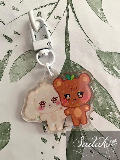 ATEEZ „Aniteez Couple“ Acrylic Keychain mit Glitzer Sternen - Seongjoong, Yungi, WooSan, JongSang