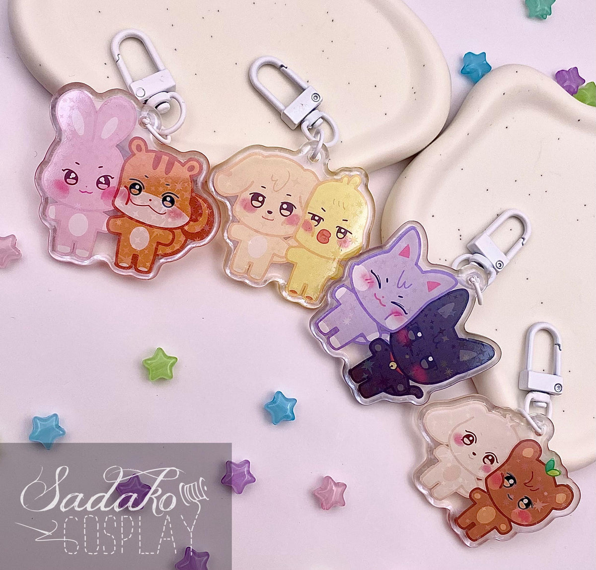 ATEEZ „Aniteez Couple“ Acrylic Keychain mit Glitzer Sternen - Seongjoong, Yungi, WooSan, JongSang