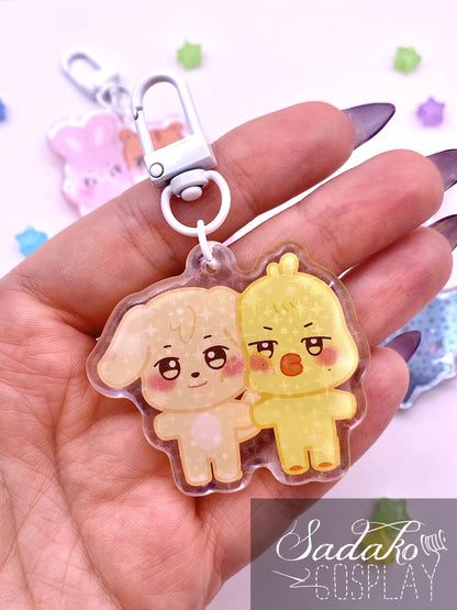 ATEEZ „Aniteez Couple“ Acrylic Keychain mit Glitzer Sternen - Seongjoong, Yungi, WooSan, JongSang