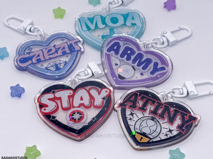 ATEEZ & Atiny Glitzer Keychain - K-Pop Heart Collection, Acryl Anhänger mit Holo-Effekt