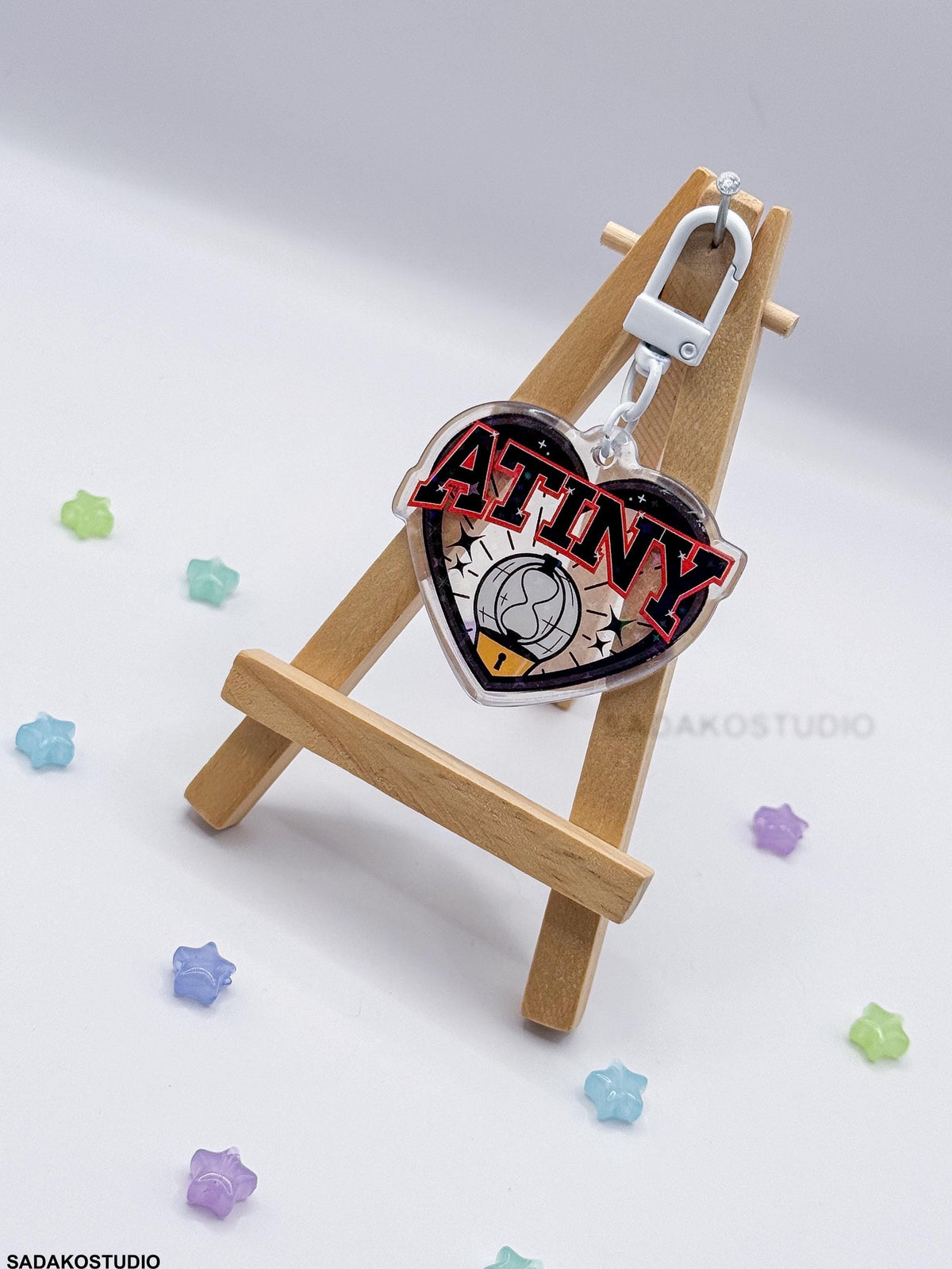 ATEEZ & Atiny Glitzer Keychain - K-Pop Heart Collection, Acryl Anhänger mit Holo-Effekt