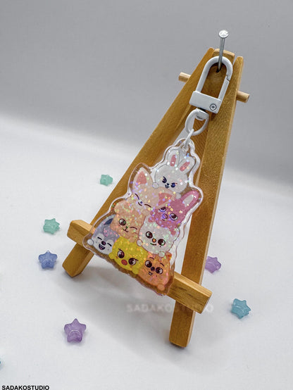 Stray Kids "SKZOO Pile" Acrylic Keychain mit Epoxy & Holo-Glitter-Effekt