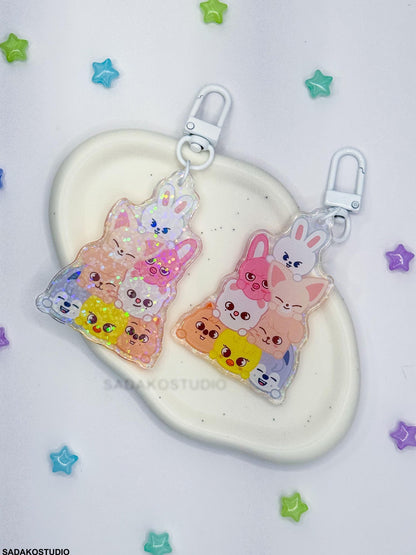 Stray Kids "SKZOO Pile" Acrylic Keychain mit Epoxy & Holo-Glitter-Effekt