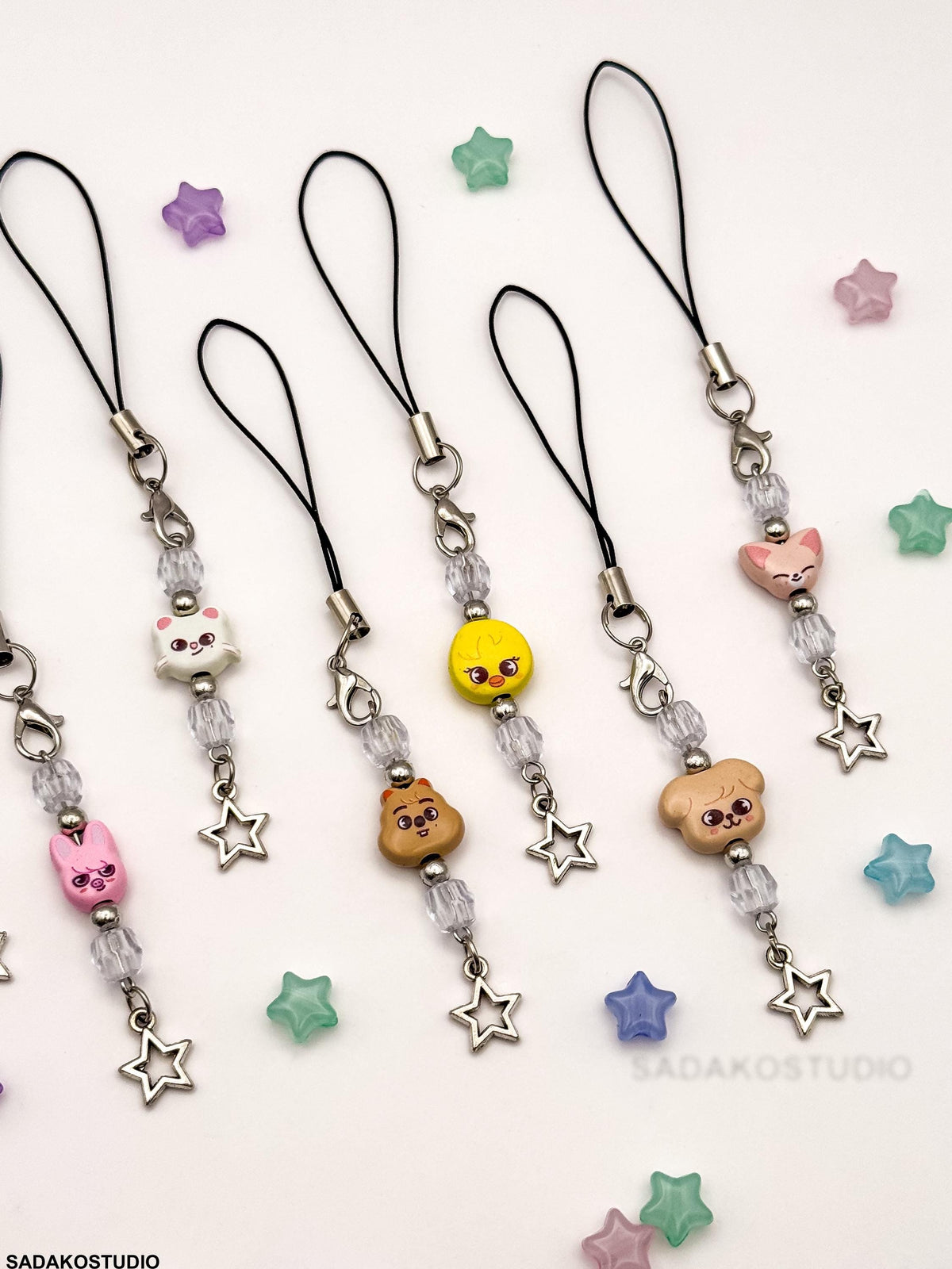 Stray Kids SKZOO Phone Charm | Handgemachter Handyanhänger mit Perlen & Stern | K-Pop Accessoire für STAYs