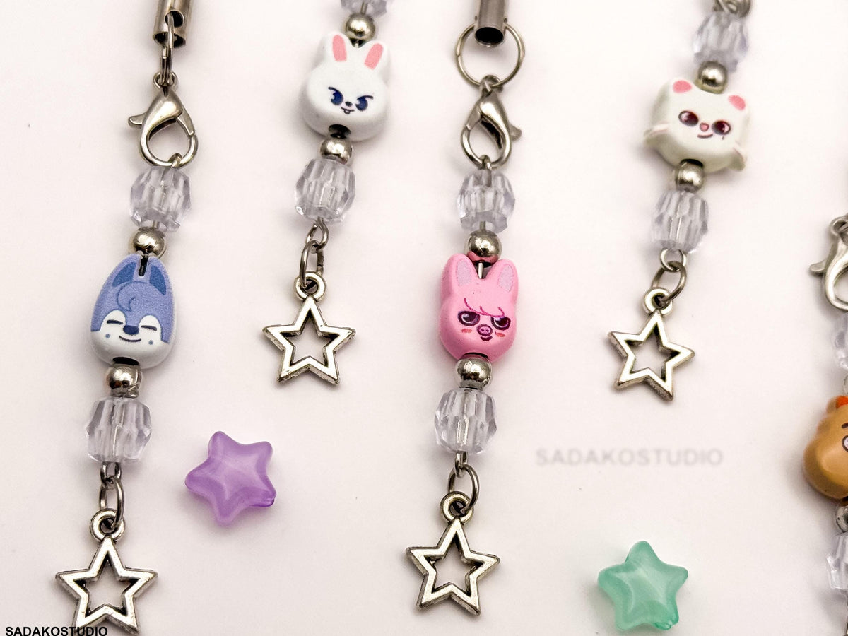 Stray Kids SKZOO Phone Charm | Handgemachter Handyanhänger mit Perlen & Stern | K-Pop Accessoire für STAYs