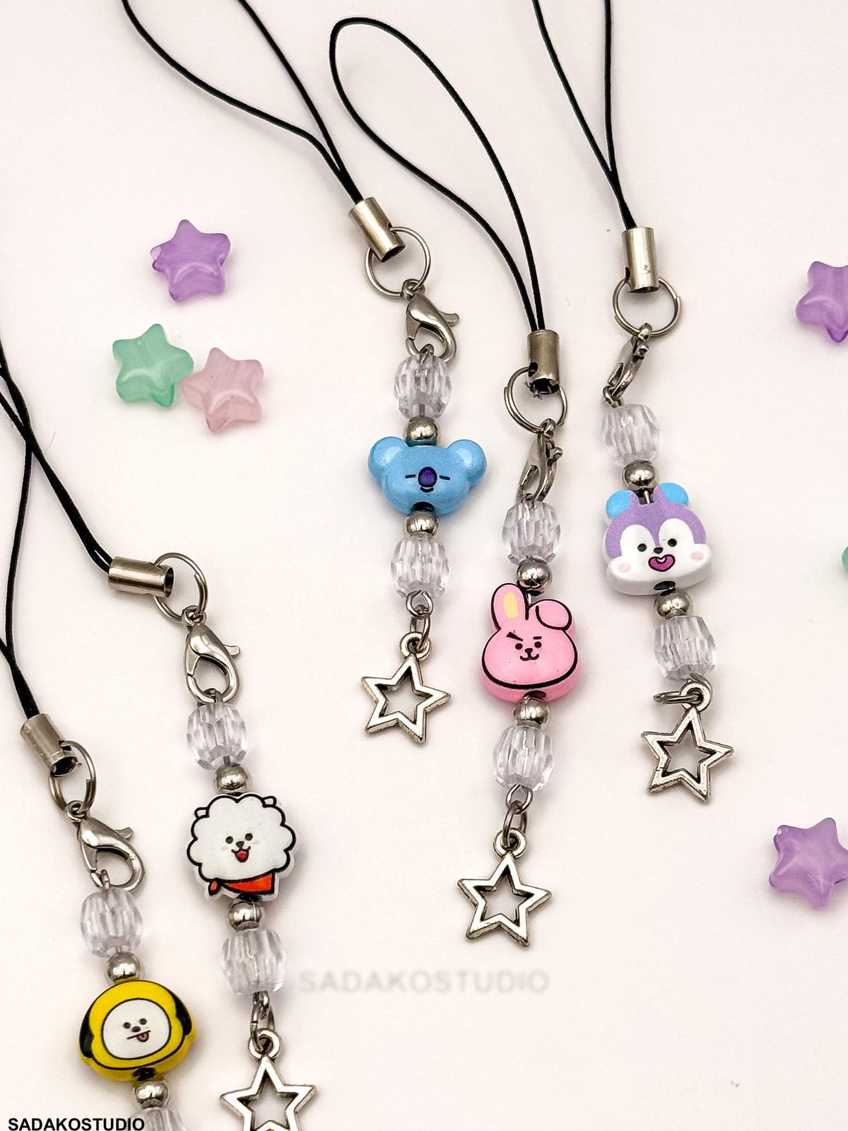 Bangtan Phone Charm | Handgemachter Handyanhänger mit Perlen | 8 Charaktere & 2 Varianten | K-Pop Accessoire für ARMYs