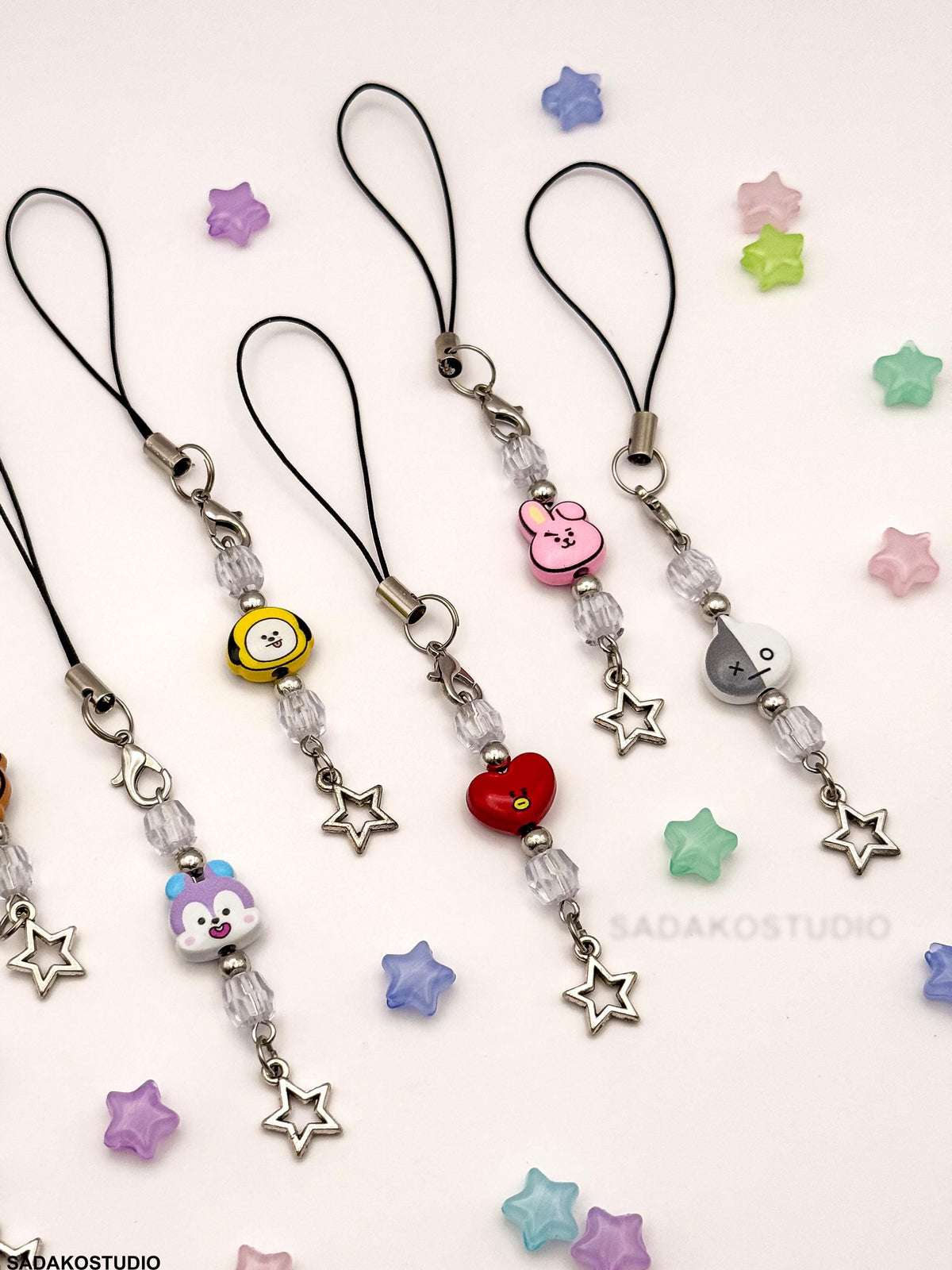 Bangtan Phone Charm | Handgemachter Handyanhänger mit Perlen | 8 Charaktere & 2 Varianten | K-Pop Accessoire für ARMYs