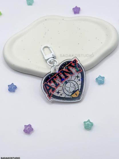 ATEEZ & Atiny Glitzer Keychain - K-Pop Heart Collection, Acryl Anhänger mit Holo-Effekt
