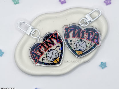 ATEEZ & Atiny Glitzer Keychain - K-Pop Heart Collection, Acryl Anhänger mit Holo-Effekt