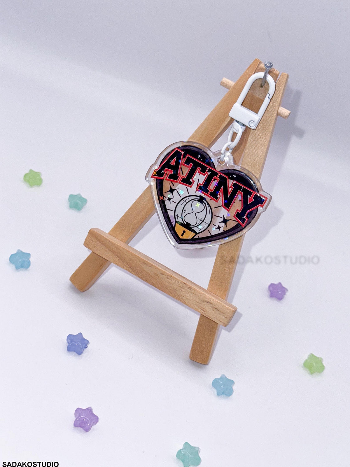 ATEEZ & Atiny Glitzer Keychain - K-Pop Heart Collection, Acryl Anhänger mit Holo-Effekt