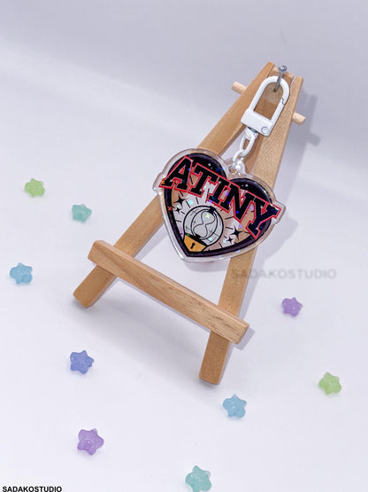 ATEEZ & Atiny Glitzer Keychain - K-Pop Heart Collection, Acryl Anhänger mit Holo-Effekt