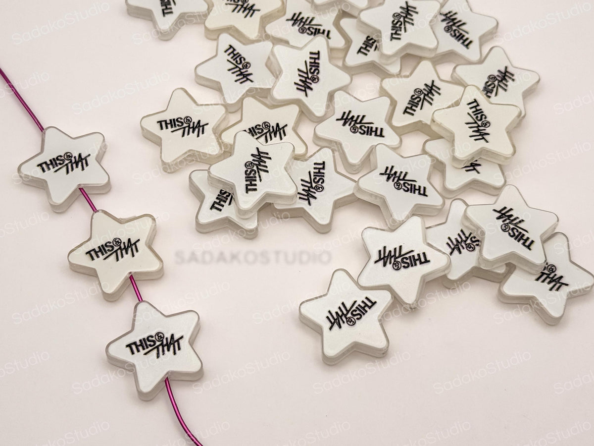 Stray Kids This & That Stern Motivperlen | Weiße Acrylperlen 25 mm | K-Pop DIY Schmuck, Friendship Bracelets und STAY Freebies