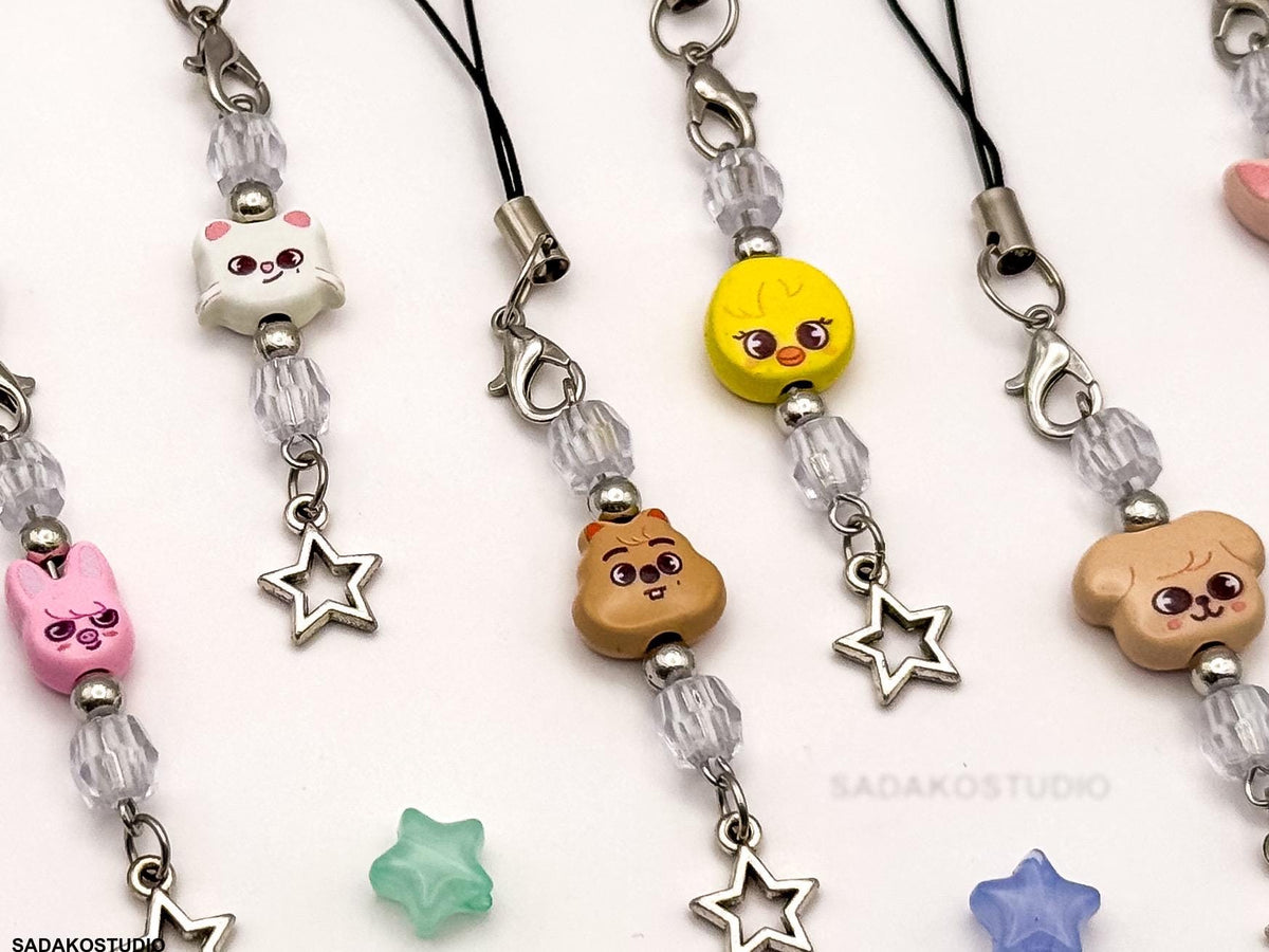 Stray Kids SKZOO Phone Charm | Handgemachter Handyanhänger mit Perlen & Stern | K-Pop Accessoire für STAYs
