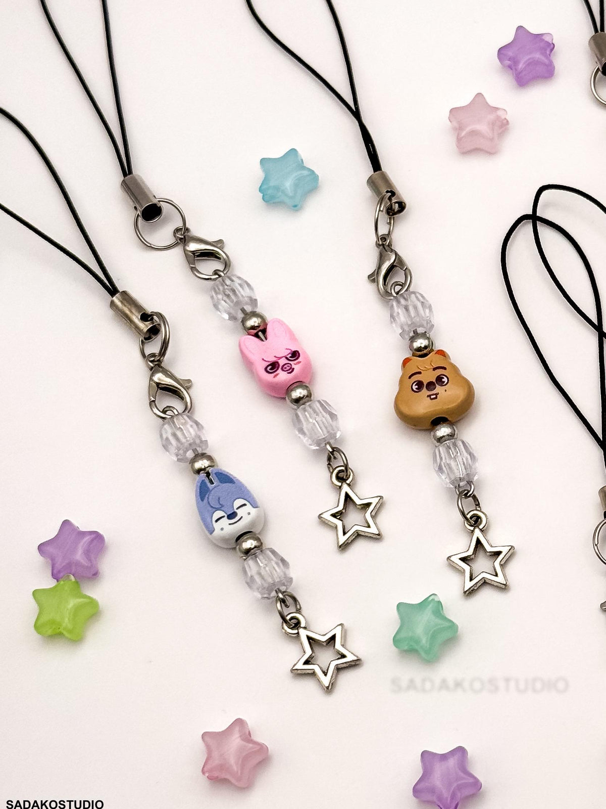 Stray Kids SKZOO Phone Charm | Handgemachter Handyanhänger mit Perlen & Stern | K-Pop Accessoire für STAYs