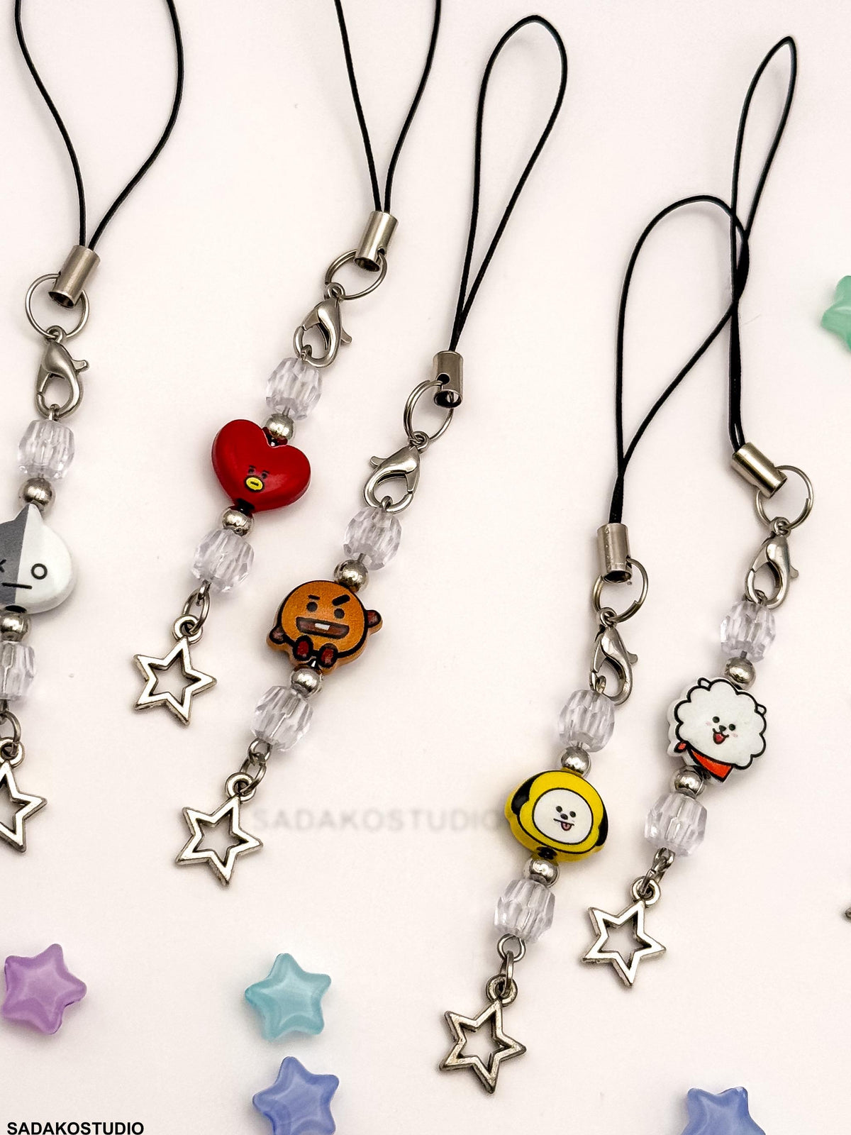 Bangtan Phone Charm | Handgemachter Handyanhänger mit Perlen | 8 Charaktere & 2 Varianten | K-Pop Accessoire für ARMYs